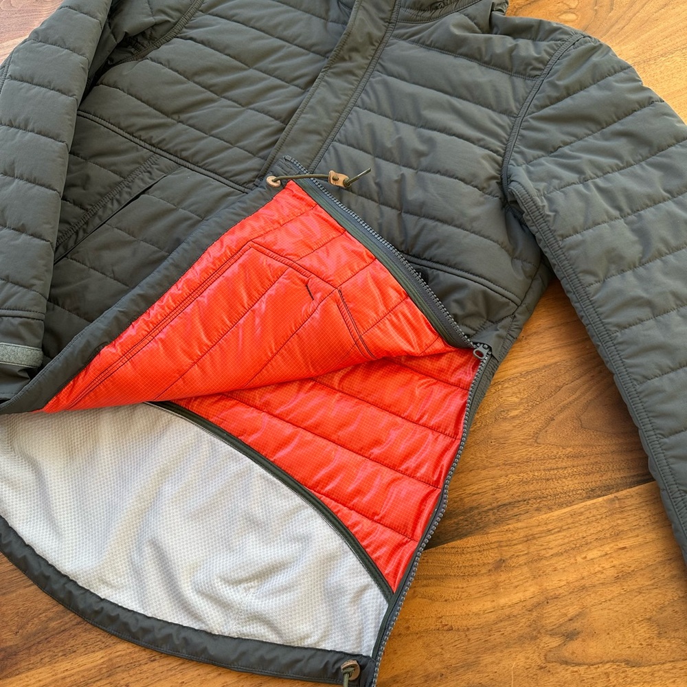 Relwen Channel Anorak in Dark Smoke - Picture 2 of 9